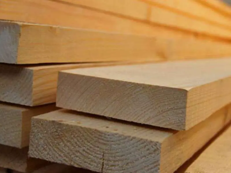 Доска обрезная: универсальный материал для строительства и отделки