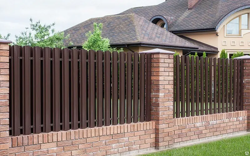 Заборы: от древних укреплений до современных ограждений